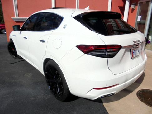 Used 2021 Maserati Levante image 24