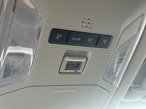 Used 2025 Toyota RAV4 XLE image 31