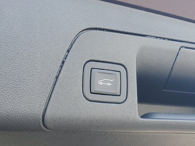 Certified 2025 Buick Envision Preferred AWD/4WD image 9