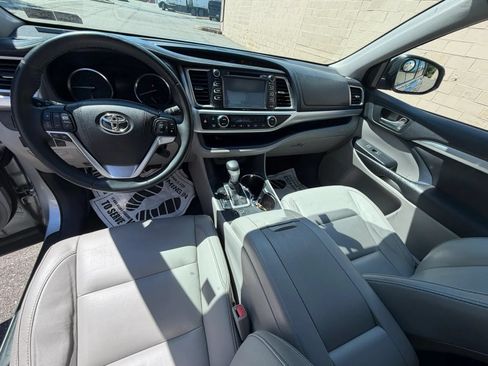 Used 2015 Toyota Highlander XLE AWD/4WD image 14