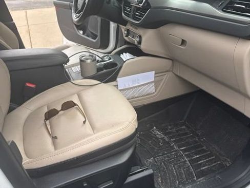 Used 2021 Ford Escape Titanium AWD/4WD image 5