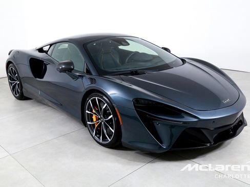 Used 2023 McLaren Artura image 3