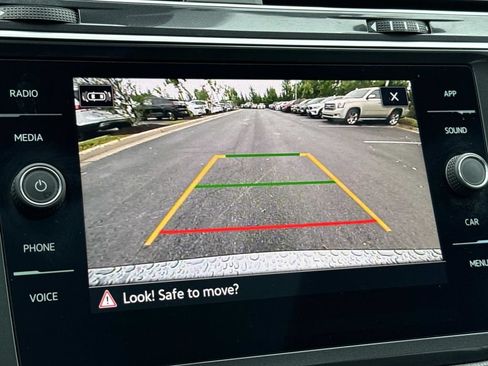 Used 2024 Volkswagen Tiguan SE w/ Panoramic Sunroof Package AWD/4WD image 15