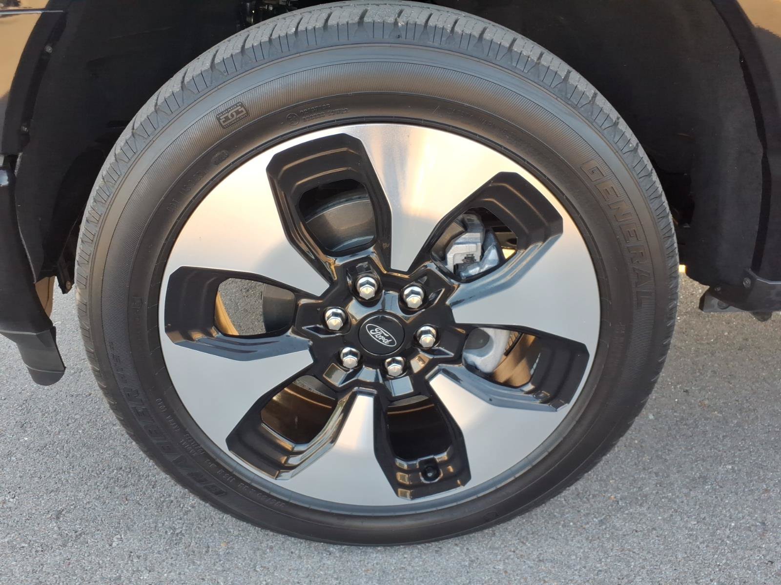 Used 2024 Ford F150 Lightning Platinum AWD/4WD image 9