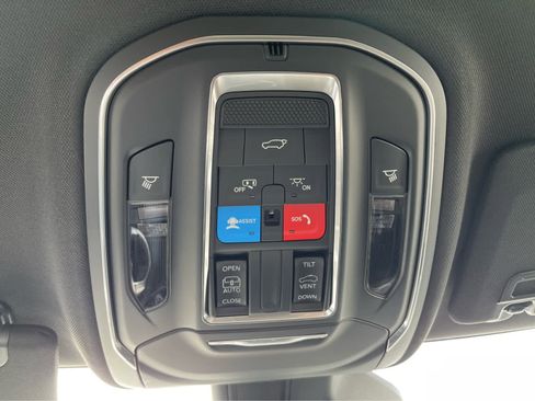 New 2025 Jeep Grand Cherokee Altitude image 20