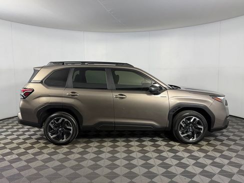 Used 2025 Subaru Forester Premium AWD/4WD image 13