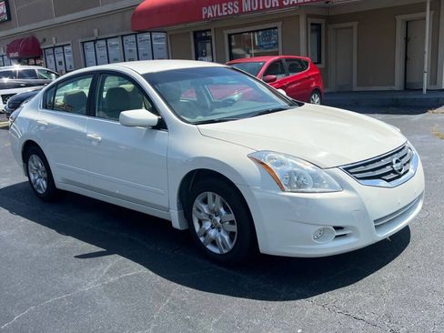 Used 2011 Nissan Altima 2.5 S FWD image 1