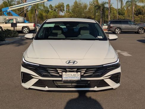 New 2025 Hyundai Elantra SE image 9
