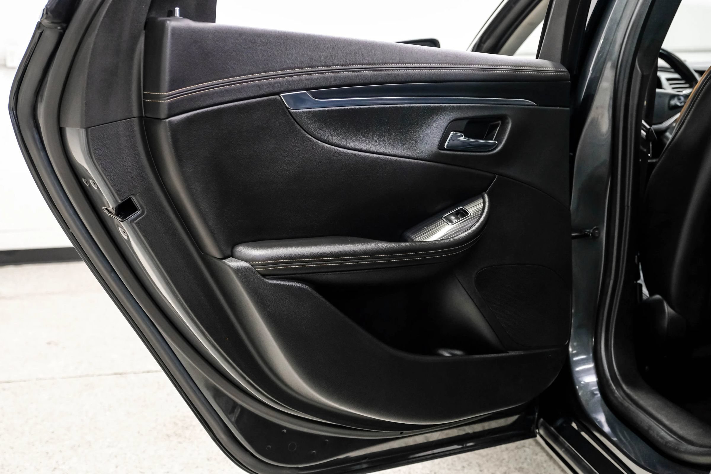 Used 2019 Chevrolet Impala Premier FWD image 43