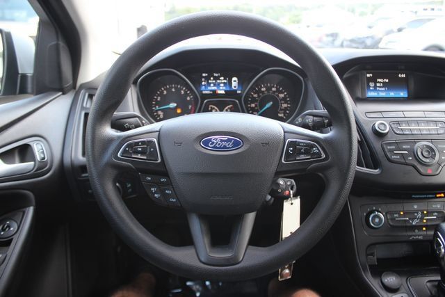 Used 2018 Ford Focus SE FWD image 9
