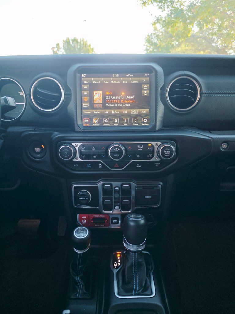 Used 2022 Jeep Wrangler Unlimited Rubicon 4xe w/ Cold Weather Group AWD/4WD image 40