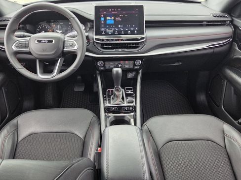 Used 2025 Jeep Compass Trailhawk AWD/4WD image 14