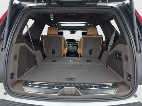Used 2021 Cadillac Escalade Premium Luxury w/ LPO, Illumination Package AWD/4WD image 14