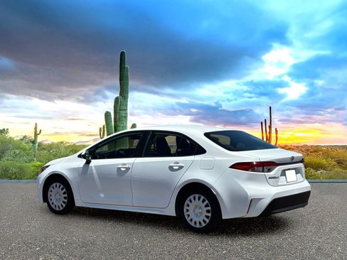 Used 2023 Toyota Corolla LE FWD image 4