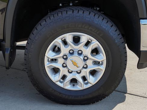 Used 2024 Chevrolet Silverado 2500 LT AWD/4WD image 10