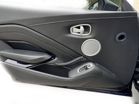 Used 2019 Aston Martin V8 Vantage Coupe image 24