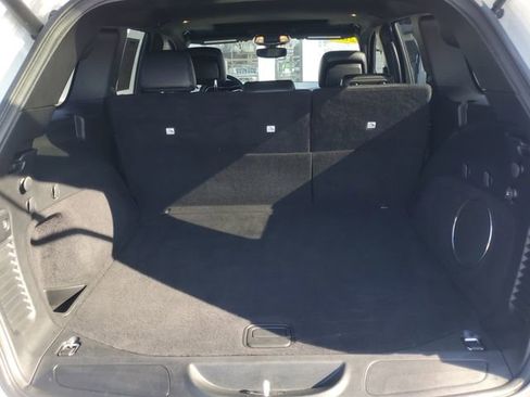 Used 2019 Jeep Grand Cherokee Altitude AWD/4WD image 11