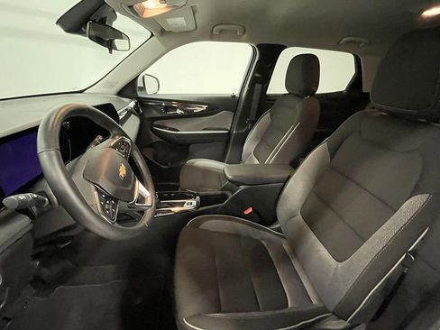 Used 2025 Chevrolet TrailBlazer LT w/ LT Cold Weather Package image 3