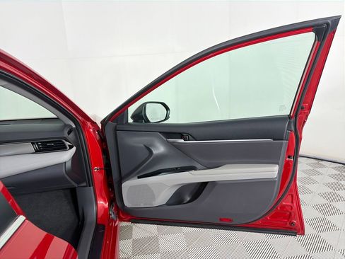 Used 2020 Toyota Camry SE w/ Carpet Mat Package FWD image 30