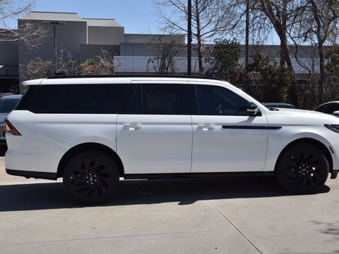 New 2025 Lincoln Navigator L Reserve w/ Jet Appearance Package AWD/4WD image 12