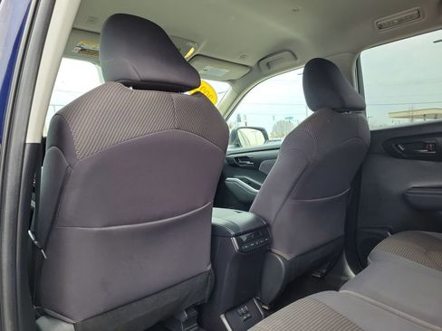 Used 2023 Toyota Highlander LE image 12