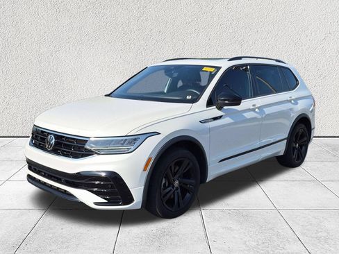 Used 2023 Volkswagen Tiguan SE R-Line FWD image 7