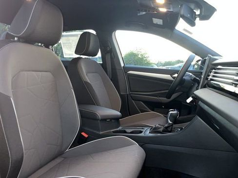 Used 2025 Volkswagen Jetta Sport image 16