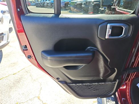 Used 2021 Jeep Wrangler Unlimited Sport image 10