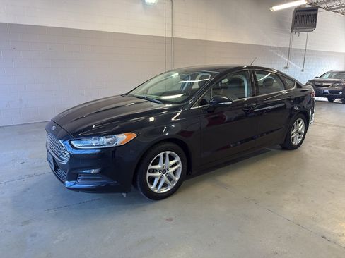 Used 2014 Ford Fusion SE FWD image 3