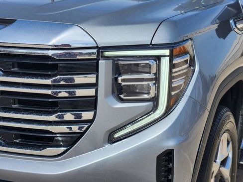 Used 2023 GMC Sierra 1500 SLT image 9