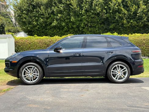 Certified 2023 Porsche Cayenne AWD/4WD image 2
