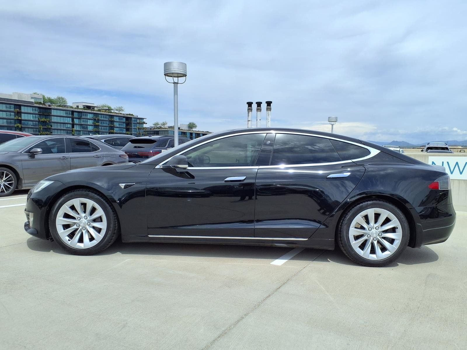 Used 2017 Tesla Model S AWD image 3