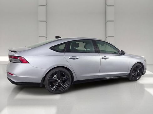 Used 2025 Honda Accord Sport image 40