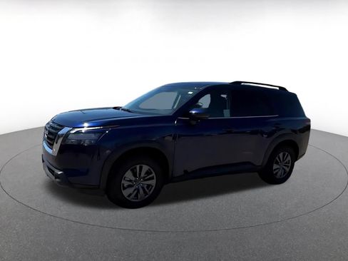 Used 2025 Nissan Pathfinder SV FWD image 8