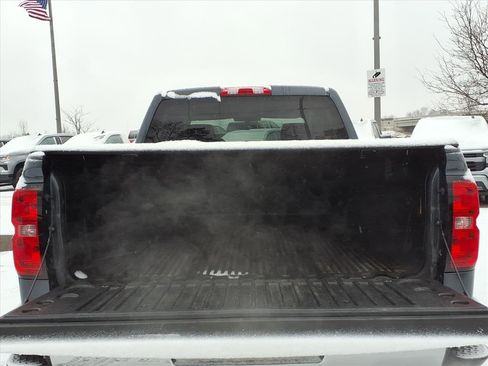 Used 2018 Chevrolet Silverado 1500 LT w/ All Star Edition image 10