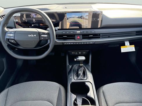 New 2025 Kia K4 LXS image 14