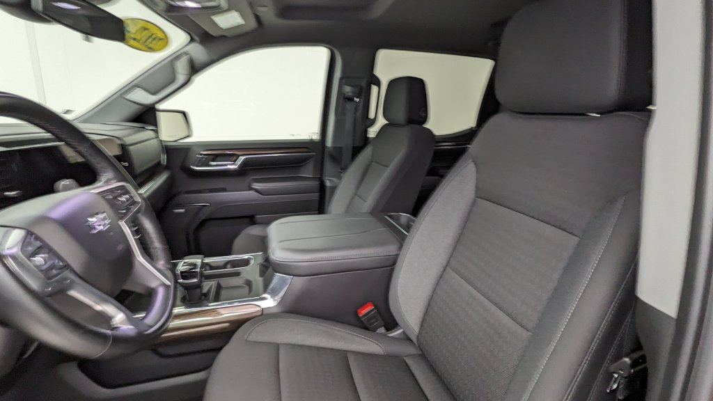 Used 2024 Chevrolet Silverado 1500 RST w/ Convenience Package II AWD/4WD image 2