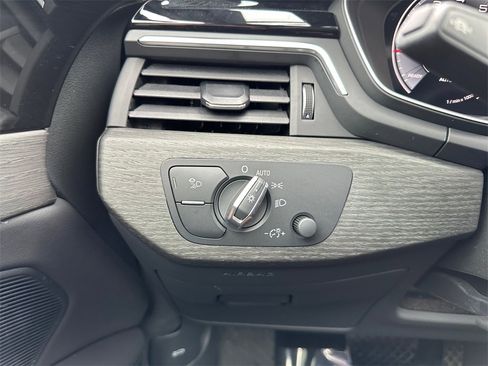 Used 2024 Audi A4 2.0T Premium Plus image 24