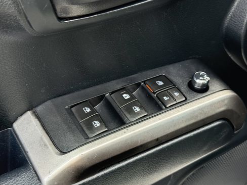 Used 2017 Toyota Tacoma SR5 RWD image 22
