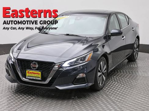 Used 2021 Nissan Altima 2.5 SV w/ SV Premium Package FWD image 1