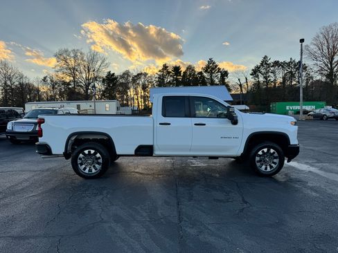 Used 2024 Chevrolet Silverado 2500 Custom w/ Custom Value Package image 5