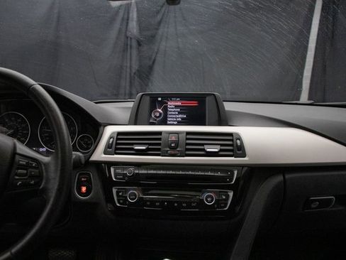 Used 2017 BMW 320i xDrive Sedan image 24