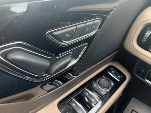 Used 2023 Lincoln Aviator AWD w/ Premium Package image 27