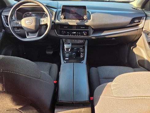 Used 2025 Nissan Rogue SV FWD image 8