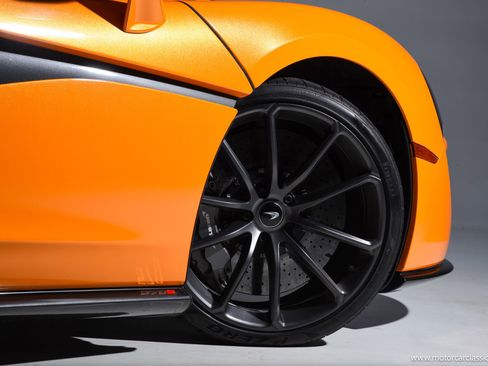 Used 2020 McLaren 570S Spider image 17