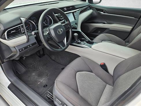 Used 2019 Toyota Camry LE image 9