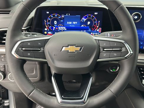 Used 2025 Chevrolet Tahoe Premier AWD/4WD image 16