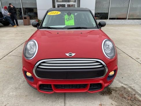 Used 2015 MINI Cooper 4-Door Hardtop image 9