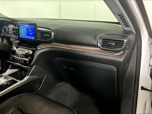 Used 2023 Ford Explorer Limited image 16
