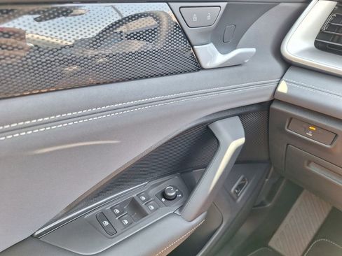 New 2025 Volkswagen Tiguan SE image 23